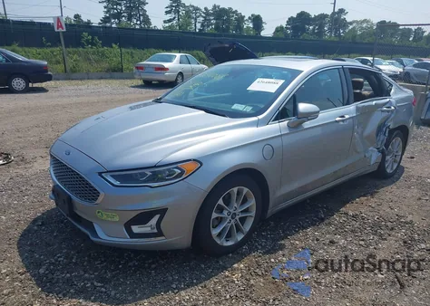 2020 Ford Fusion Plug-In Hybrid Titanium z USA, uszkodzony, nr VIN 3FA6P0SU9LR142377
